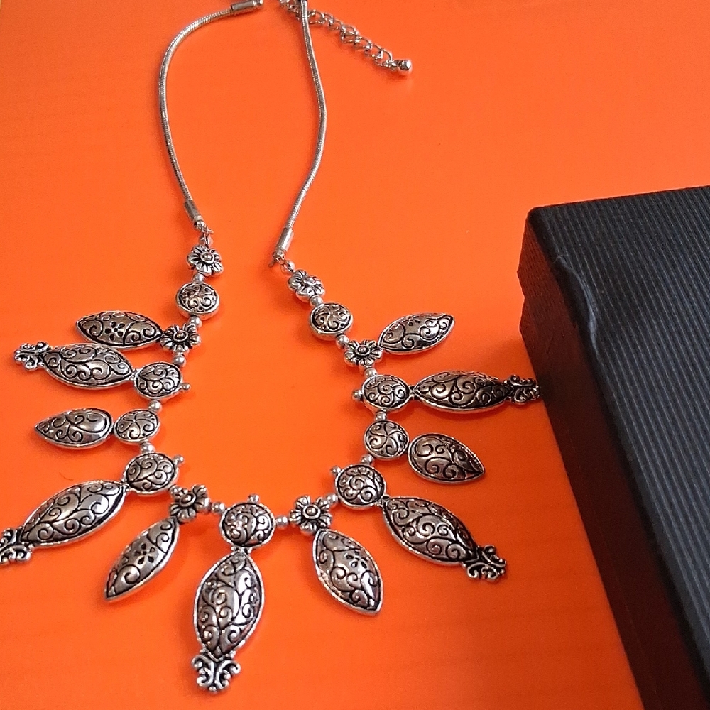Ornate Silver Necklace with Leaf Motifs
